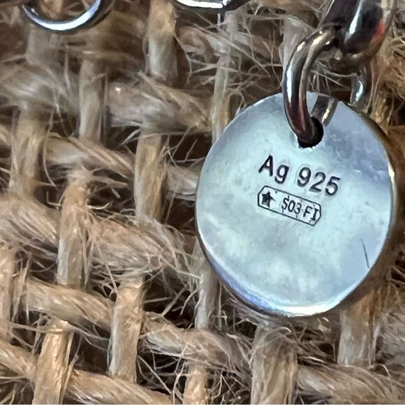 Gucci Silver Minimalist Necklace with Textured Pendant - Picture 5 of 5